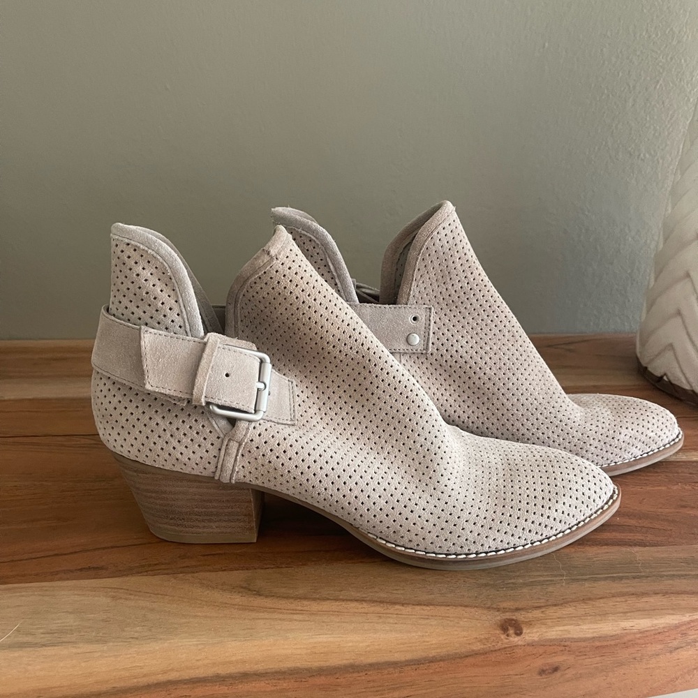Dolce Vita Tan Suede Booties